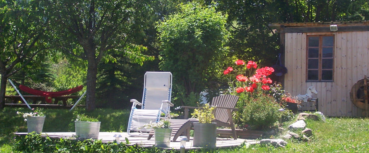 repos et farniente sur notre terrasse proche de Barcelonnette